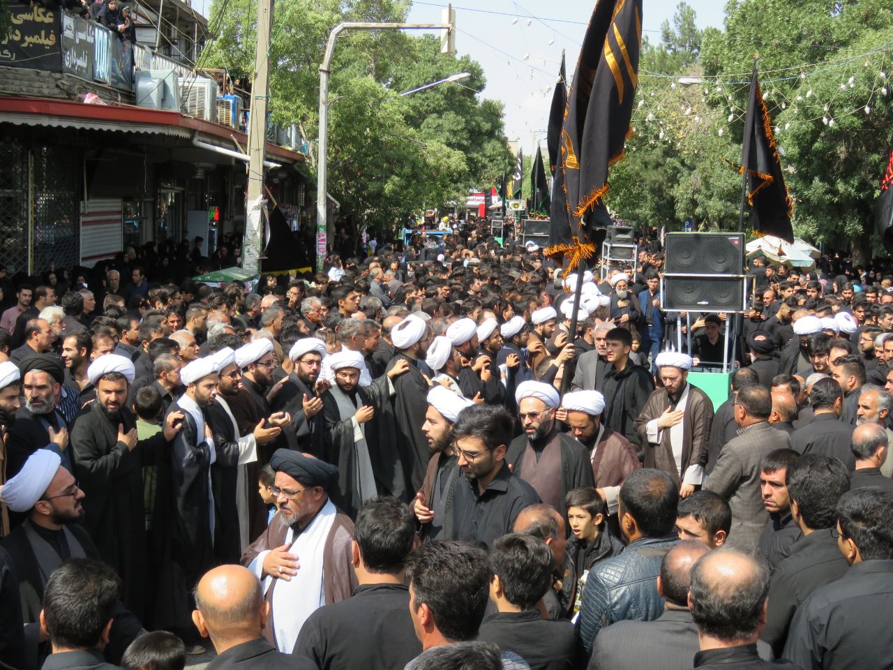 شور حسینی مردم بناب در روز تاسوعا/ تصاویر