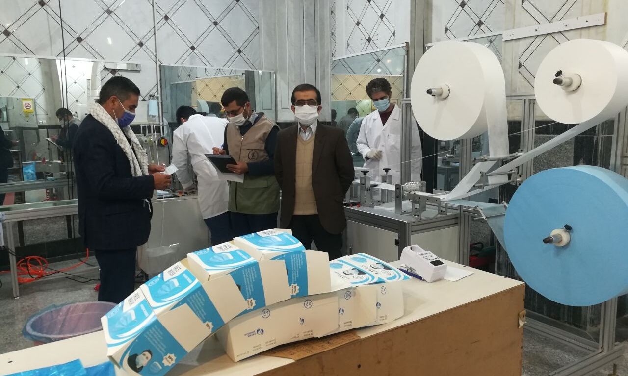 بازدید از مراکز تولید ماسک و البسه ایزوله بیمارستانی تولید بسیج مهندسین صنایع