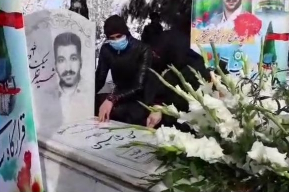 مراسم تعویض سنگ قبر شهید مدافع حرم شهید حسن شاهین شیشوان در بناب