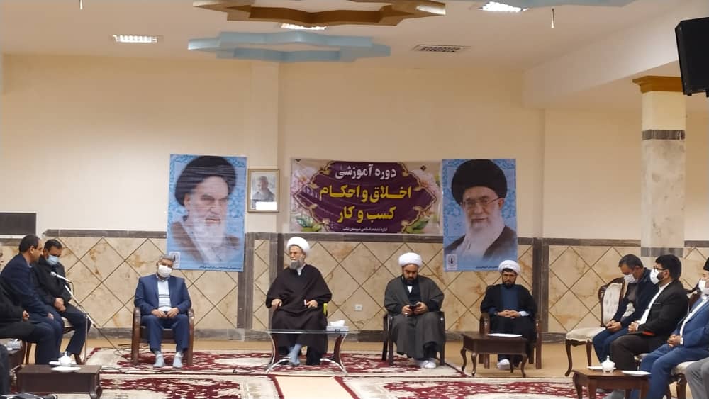 جلسه آموزش اخلاق و احکام اصناف و کسبه با حضور امام جمعه شهرستان بناب