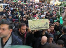 پیکر پاک شهید گمنام بر روی دستان مردم قدرشناس بناب تشییع شد