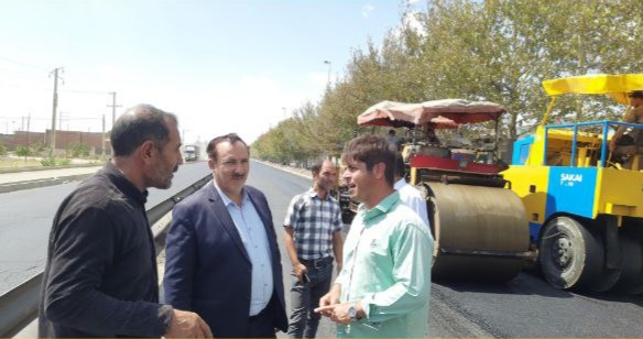 اجرای روکش آسفالتی در حد فاصل میدان امیر کبیر تا پلیس راه بناب