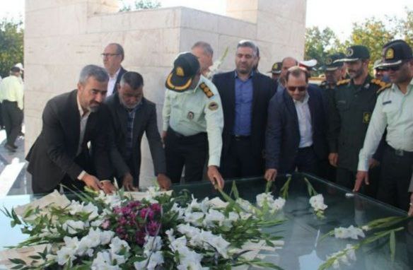 غبارروبی و عطرافشانی گلزار شهدا و تجدید میثاق با آرمان های شهدا در بناب