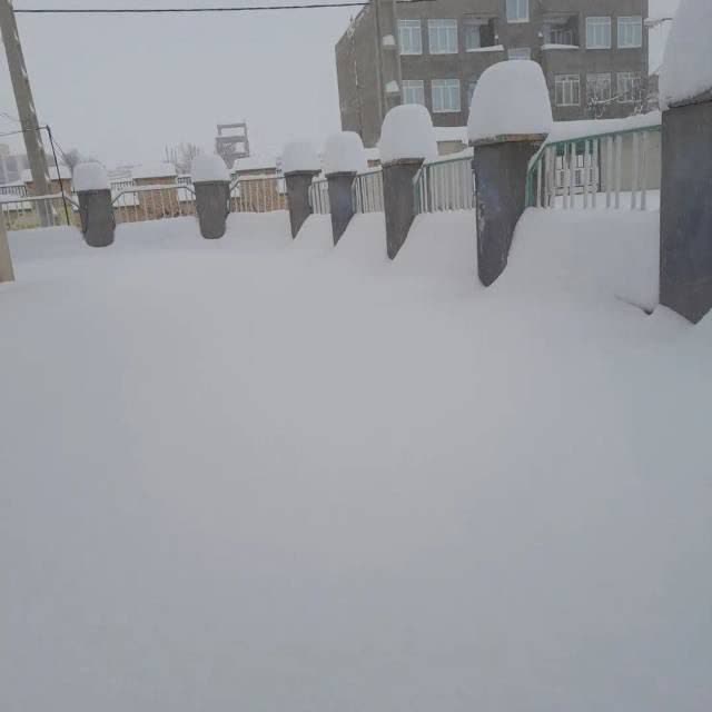  بارش سنگین برف در مناطق مختلف آذربایجان شرقی/ بناب برف نبارید