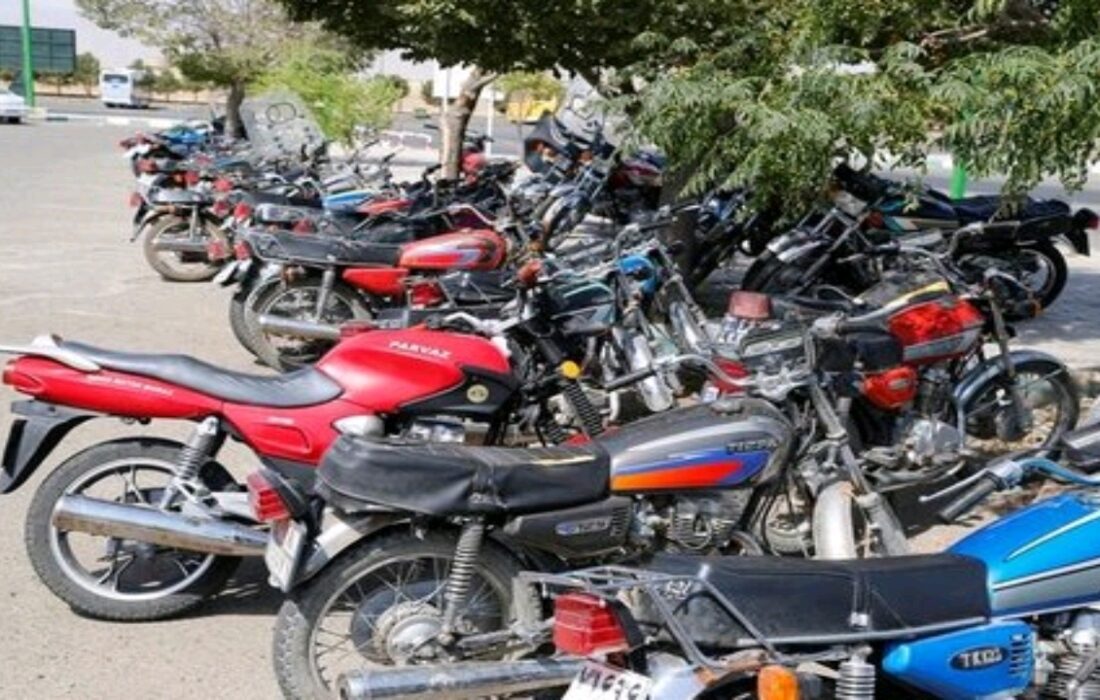 توقيف ۲۴ دستگاه خودرو و موتورسيکلت متخلف در “بناب”